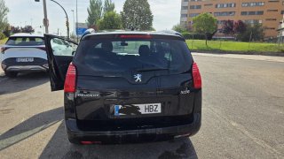 Peugeot 5008 2011