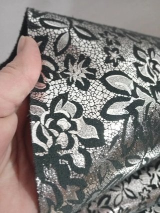 Piel serraje grabada floral
