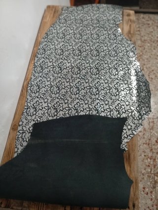 Piel serraje grabada floral