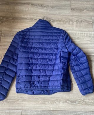 Lote: Plumífero azul, náuticos y 2 chinos beige