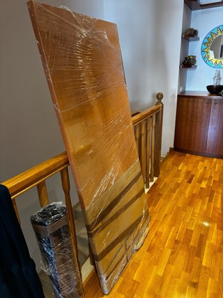 Mesa escritorio madera maciza. Ya embalada