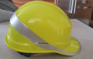 Casco de seguridad amarillo Delta Plus.