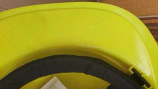 Casco de seguridad amarillo Delta Plus.