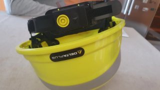 Casco de seguridad amarillo Delta Plus.