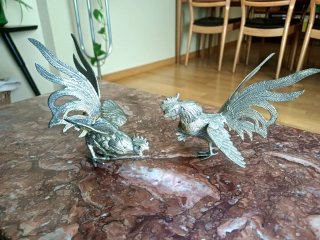 Figuras de metal vintage de gallos (2)