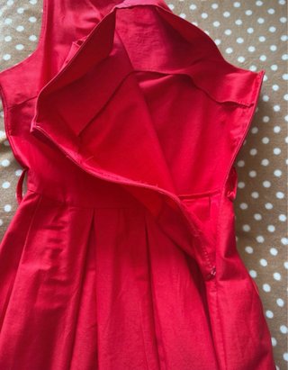 Vestido rojo y blanco con encaje