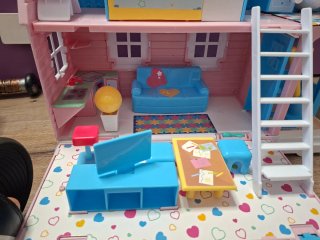 Casa de bebés, accesorios, coche y hamaca.