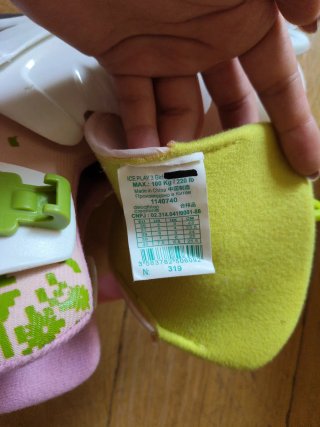 Pattini di ghiaccio per bambini bianchi e rosa
