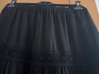 Falda larga negra con encaje