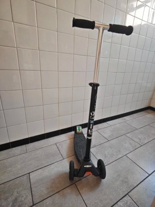 Monopatín 3 ruedas, altura máx 92 cm