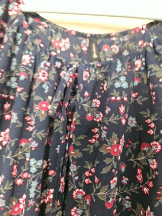 Vestido floral azul y rosa