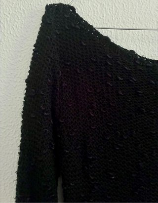Jersey negro escotado manga larga