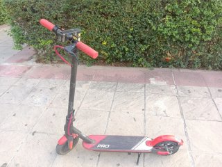 Xiaomi Pro 2 con papeles y matrícula