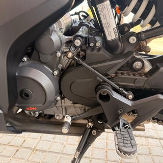 KTM Adventure Moto Negra y Naranja