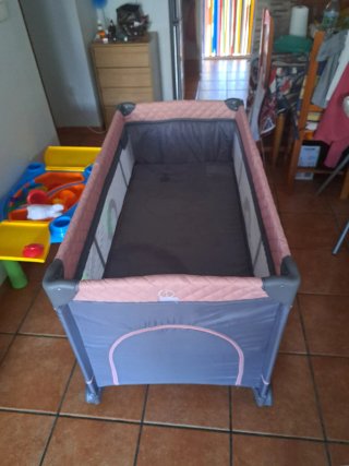 Cuna de viaje y parque infantil
