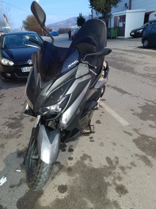 Yamaha XMAX 125 gris mate
