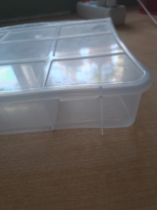 Caja organizadora transparente con compartimentos