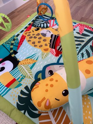 Parco giochi per bambini con attività