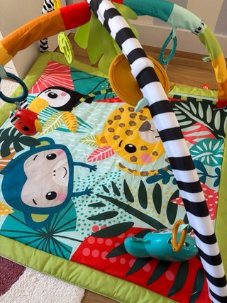 Parco giochi per bambini con attività