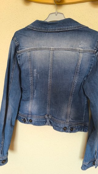Cazadora vaquera Stradivarius azul