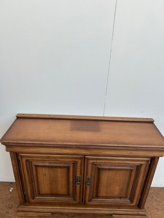 Mueble taquillón de madera con espejo