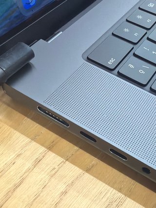 MACBOOK PRO 16" M3 18GB 512GB - GARANTÍA 12 MESES