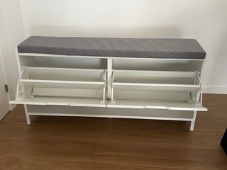 Mueble zapatero blanco con cojín