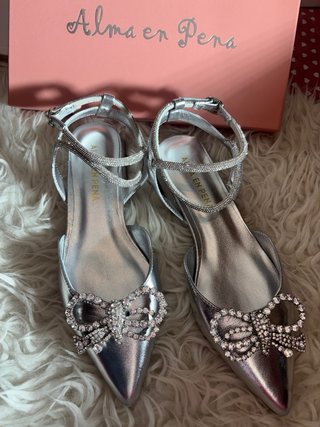 Zapatillas Alma en Pena plateadas con lazo