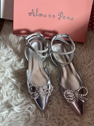Zapatillas Alma en Pena plateadas con lazo