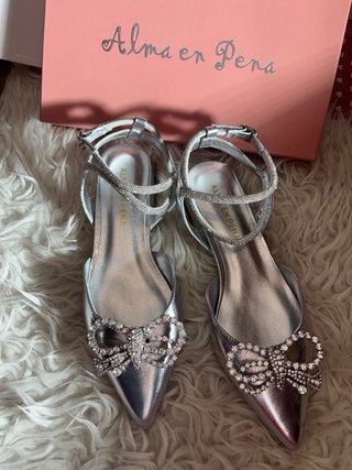 Zapatillas Alma en Pena plateadas con lazo