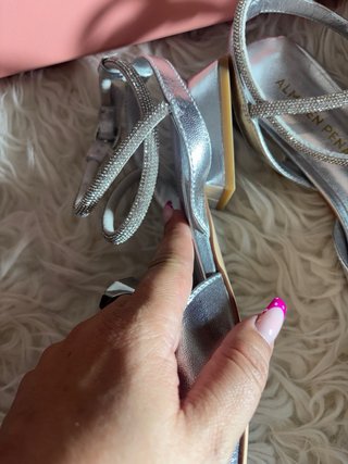 Zapatillas Alma en Pena plateadas con lazo