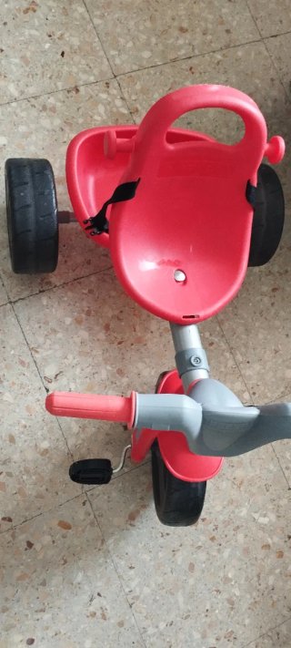 Triciclo infantil rojo