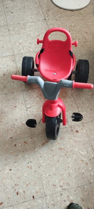 Triciclo infantil rojo