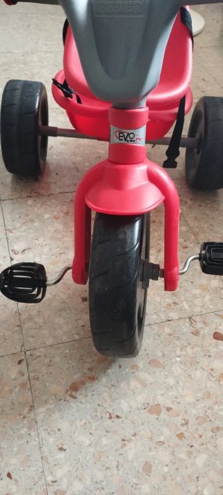Triciclo infantil rojo