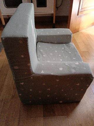 Sofá infantil de tela verde