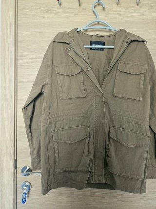 Chaqueta Stradivarius Marrón