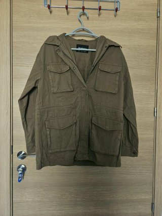 Chaqueta Stradivarius Marrón
