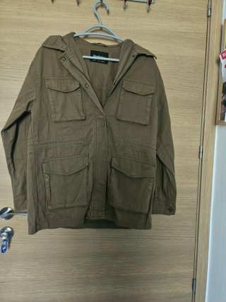 Chaqueta Stradivarius Marrón