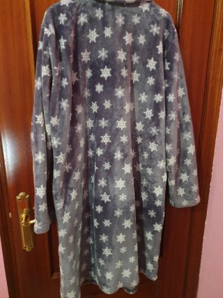 Bata gris estampada copos de nieve