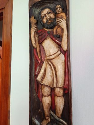 Retablo de madera tallada