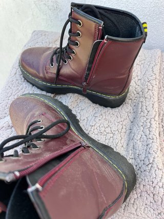 Botas Dr. Martens Plataforma Cereza