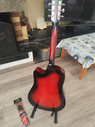 Guitarra Acústica con pié y correa