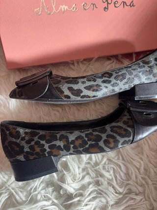 Zapatillas Alma en Pena leopardo con hebilla