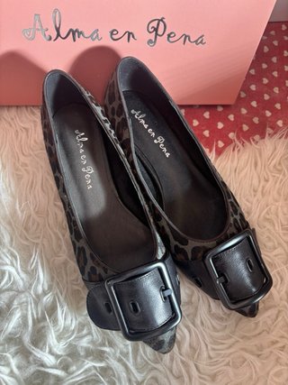 Zapatillas Alma en Pena leopardo con hebilla