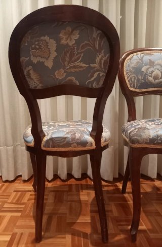 Par de Sillas Isabelinas Tapizadas