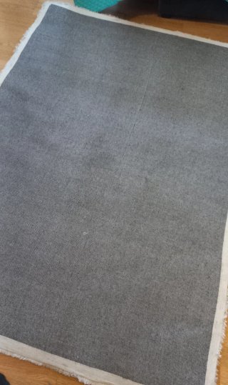 Alfombra beige y blanca suave
