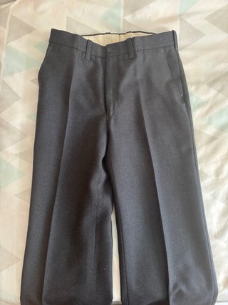 Traje de vestir gris y blanco