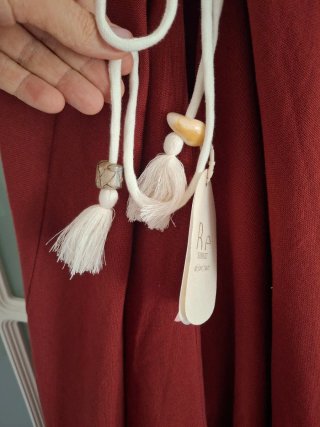Vestido tirantes burdeos con bordados