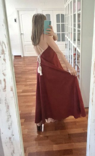 Vestido tirantes burdeos con bordados
