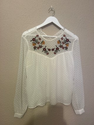 Blusa blanca bordada floral